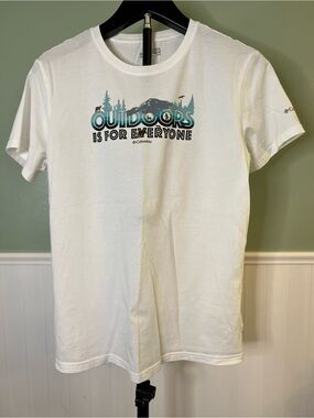 Columbia White Short-Sleeve Graphic Tee Outdoors Is For Everyone. Size M